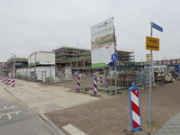902913 Gezicht op de bouw van Kindcentrum Leeuwesteyn op de hoek van het Dukatonpad (rechts) en de Tweede ...